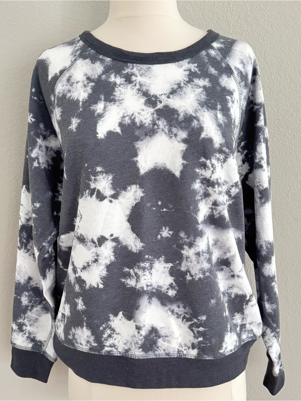 Grayson Threads Grey and White Tie Dye Crewneck Sweatshirt Women’s Small
